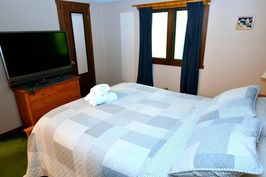 3-Bedroom Vacation Home Steps To Camelback Ski Area Ski-In Ski-Out Crescent Lake Exteriör bild