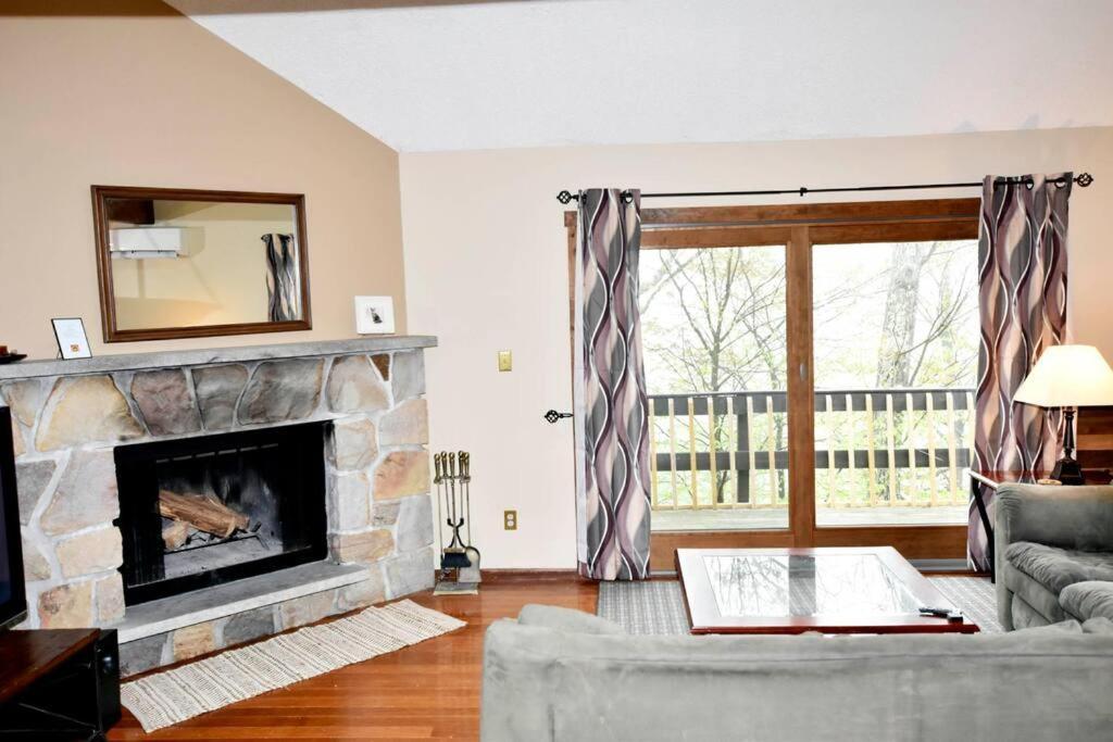 3-Bedroom Vacation Home Steps To Camelback Ski Area Ski-In Ski-Out Crescent Lake Exteriör bild